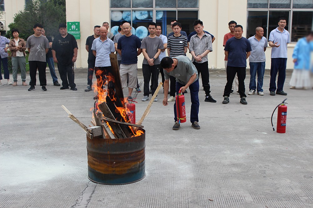 抖圈为du而生j构筑科技发展消防应急演练，，，，，，筑牢篷房出产安全防线